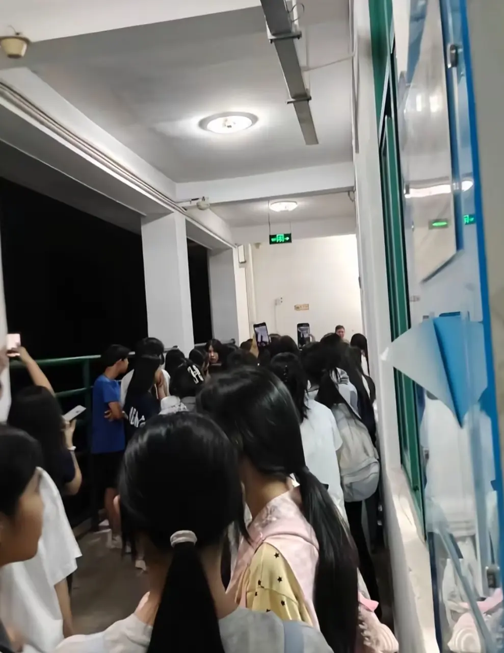 《梅州市职业技术学院女厕产下双胞胎天崩开局》相关资源图片