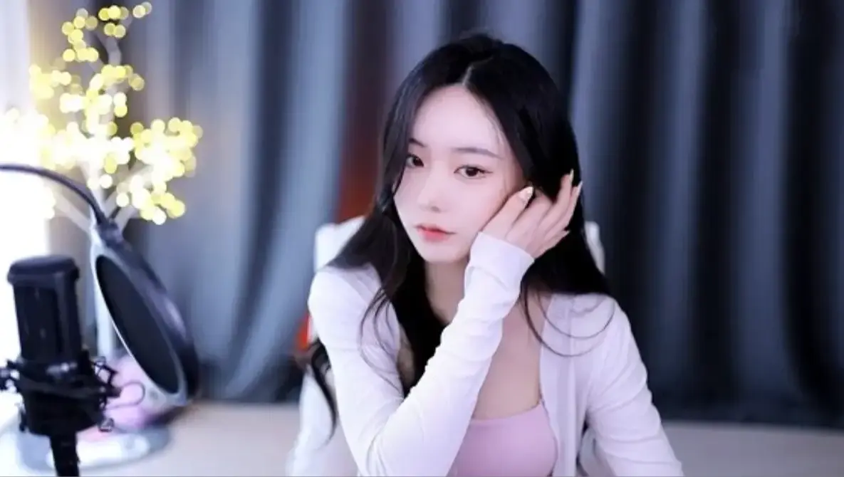全网首发《糖心少女Vlog唐伯虎系列全纪录》，唐伯虎系列幕后花絮免费看，4K超高清无删减，糖心少女Vlog带你嗨翻天