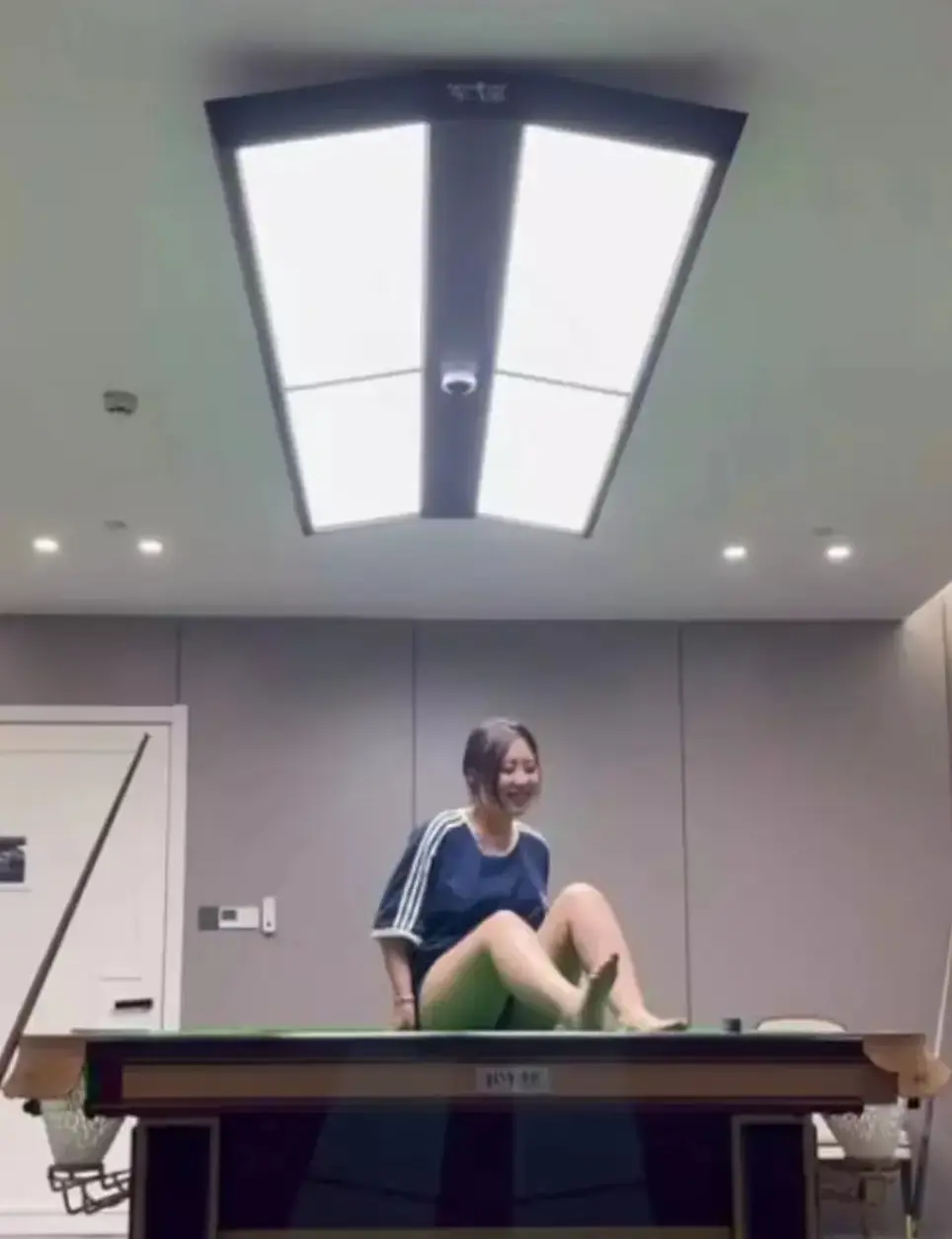 江苏东台名爵台球厅惊现助教风波，《江苏东台名爵台球厅事件》中“特别待遇”视频流出，1080P高清无删减观看！