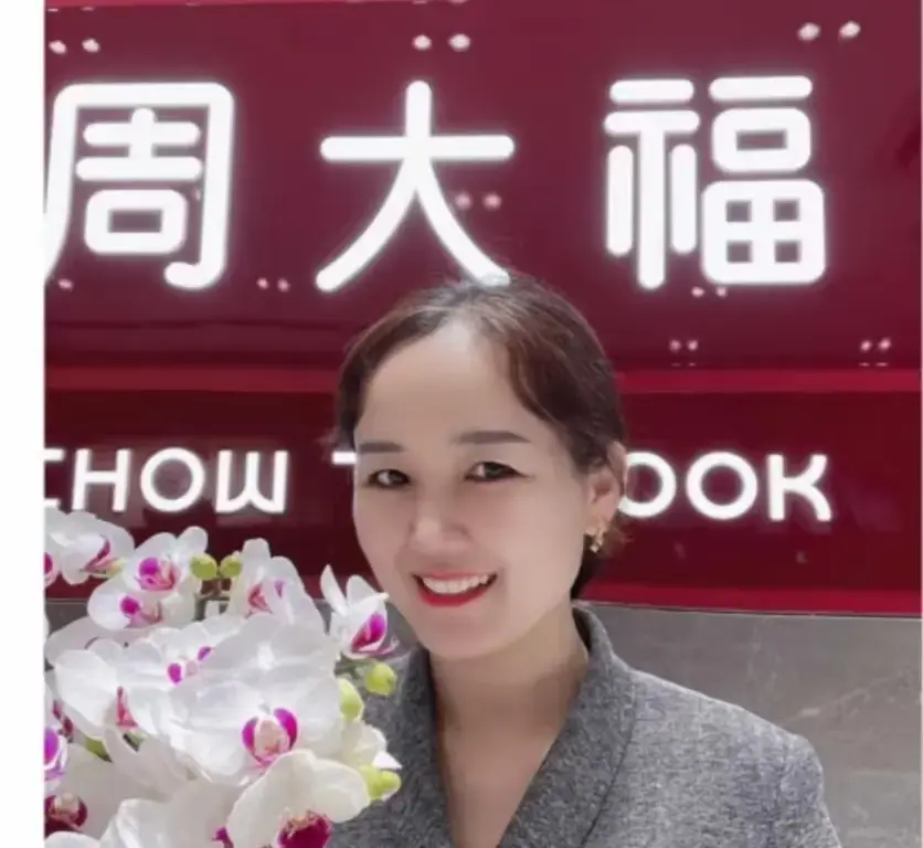 盐城周大福金店一拖三事件，射阳门店惊现一拖三-附完整版视频免费获取，速存！