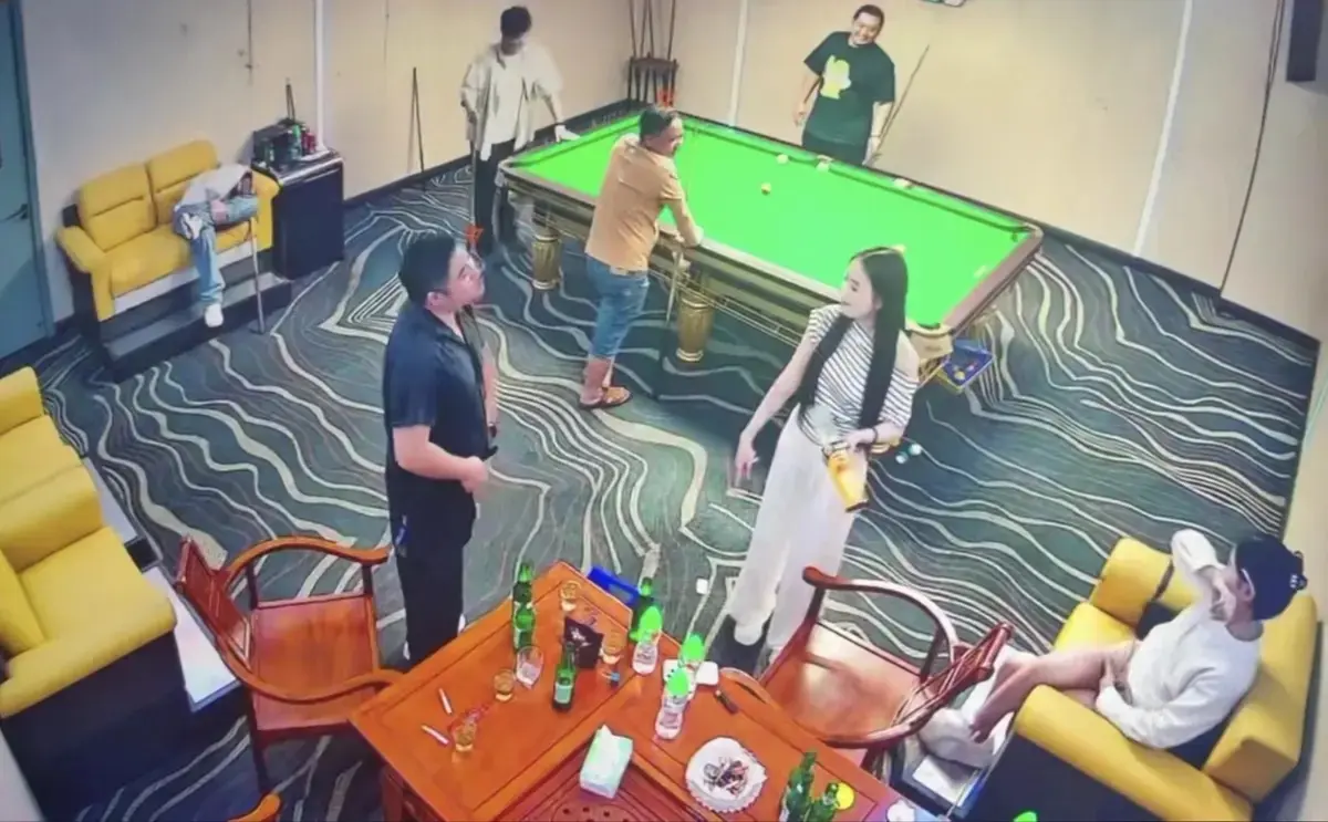 免费看《海口台球厅2V5》，男女对战现场监控视频1080P高清播放，流畅不卡顿！